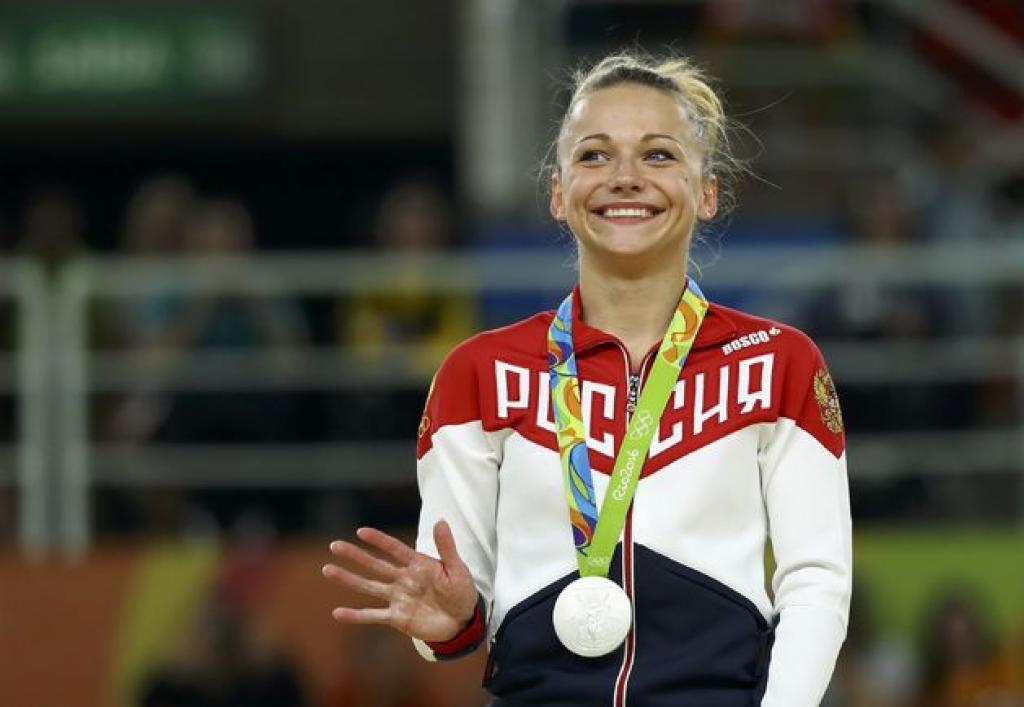 Виктория Комова: Скакала с переломом, а мне не верили Двукратный серебряный призер Олимпиад рассказала, зачем вернулась после тяжелой травмы